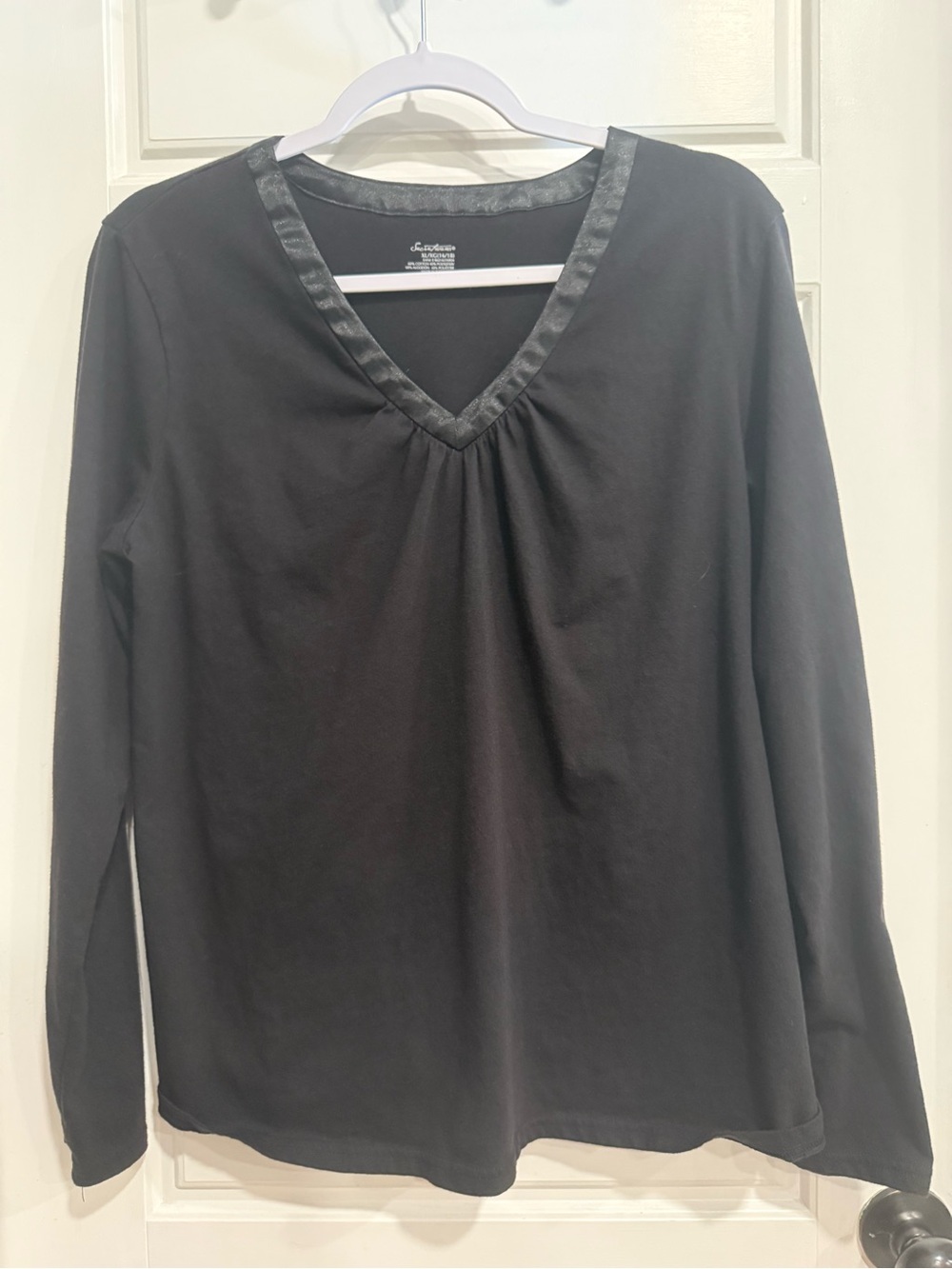 Secret Treasures Women’s XL Black Satin Trim V Neck Long Sleeve Top
